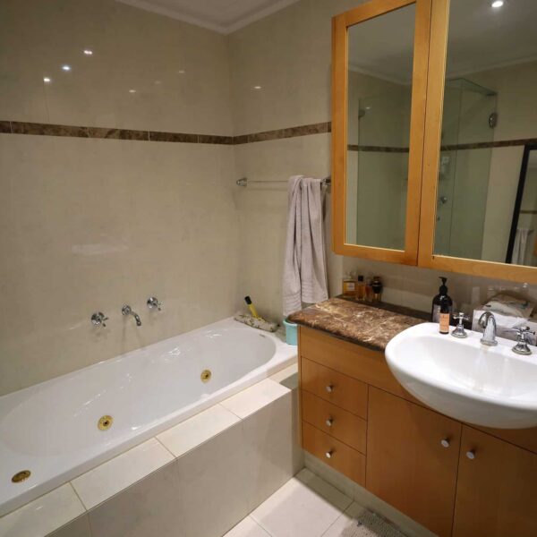 Riverside Road, South Fremantle - Ensuite