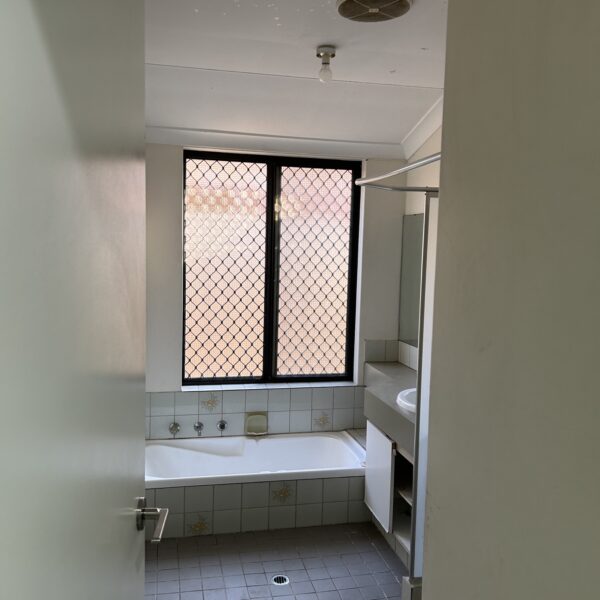 D'Alonzo Place, Balcatta - Bathroom